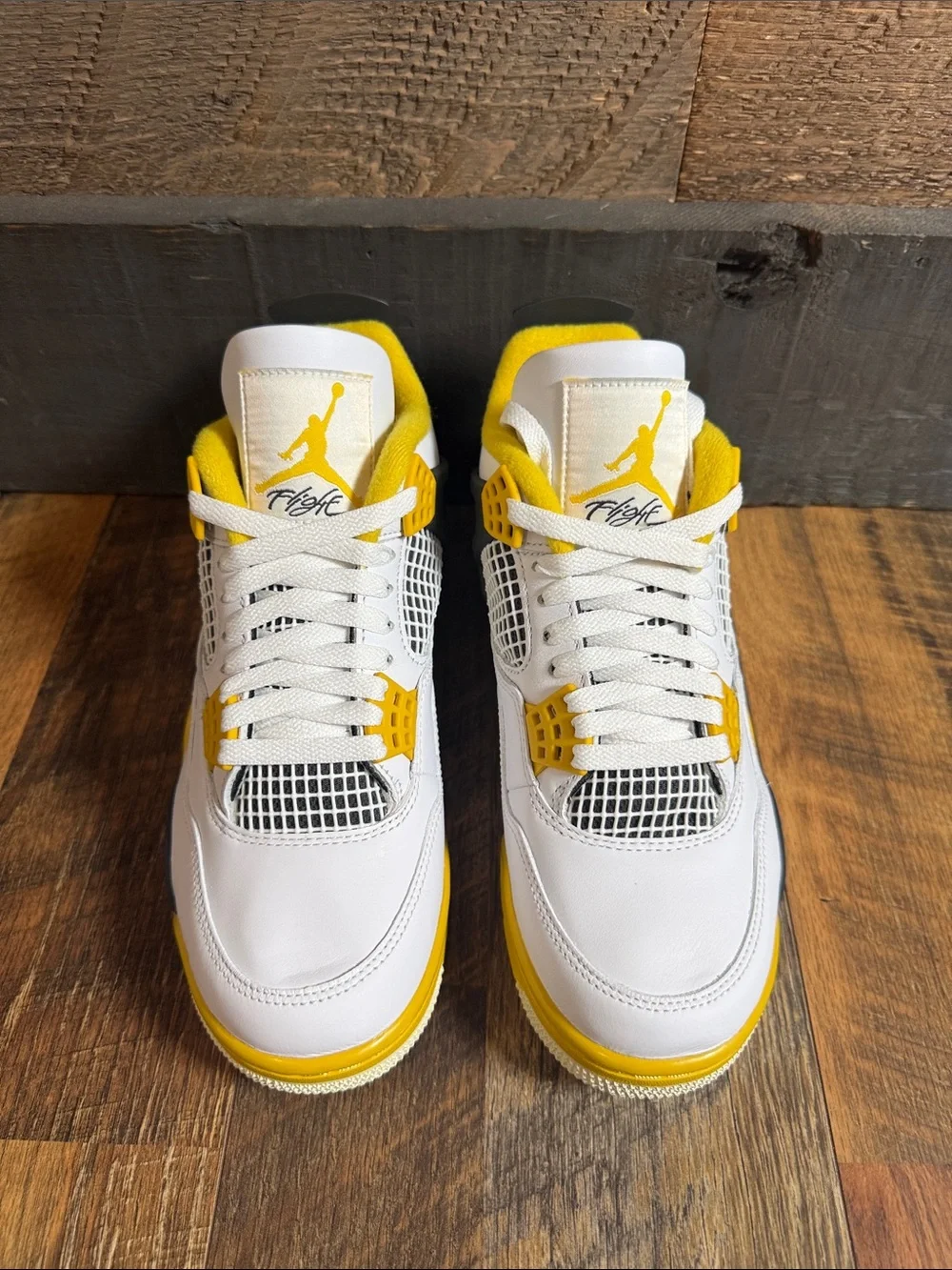 Nike Air Jordan 4 Retro Vivid Sulfur White Yellow Women’s 8.5 Men’s 7 DS